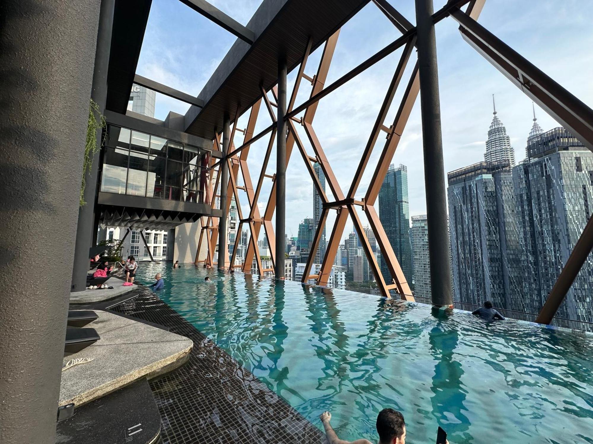 Scarletz Suites Klcc By Aura Kuala Lumpur Exterior foto
